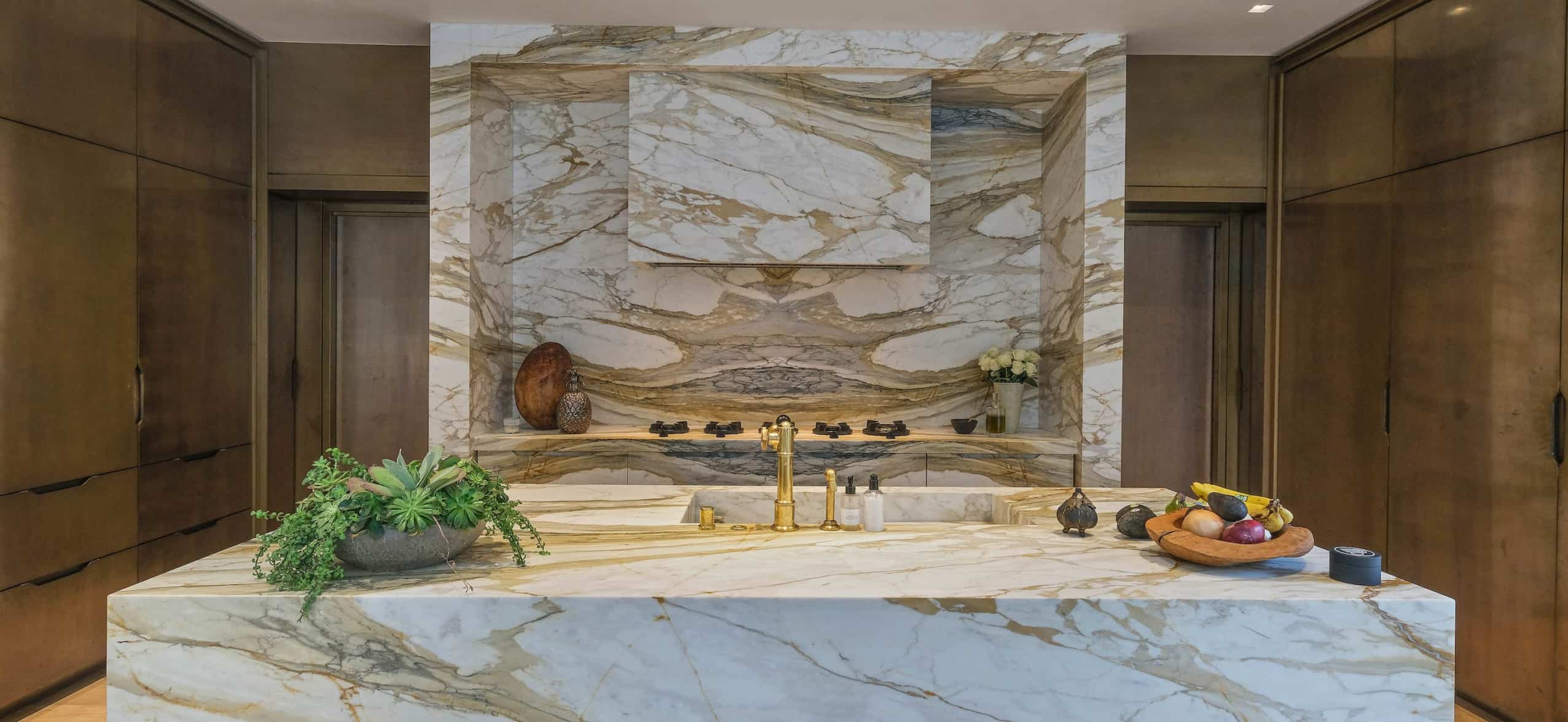 An exclusive new renovated kitchen by Esencor in Dubai